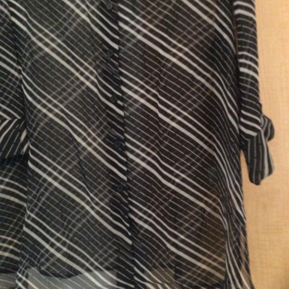 Black/White striped sheer top plus 18W/20W(2/$20) - Picture 5 of 7